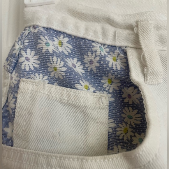 Vintage High waisted Shorts With Cute Floral Details - VINTAGE EZLA - Picture 6 of 8